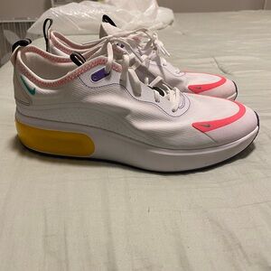 Women’s Nike shoes